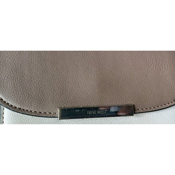 Nine West Mittens Crossbody Bag Wallet Purse Brown Beige Chain Strap Minimalist - Picture 10 of 11